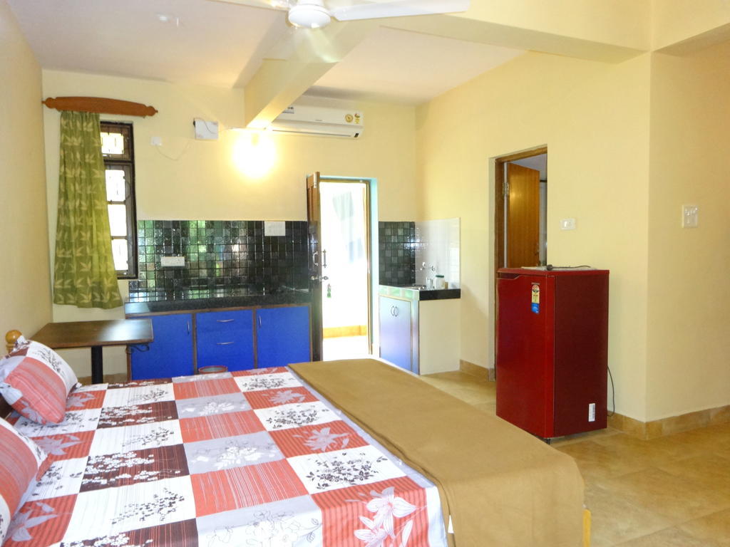 Pinto Guest House Candolim Rum bild