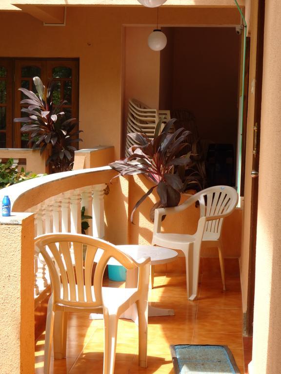 Pinto Guest House Candolim Rum bild