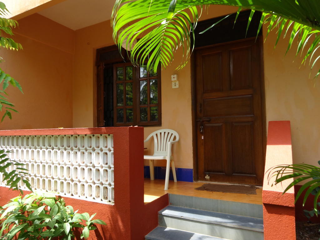 Pinto Guest House Candolim Rum bild
