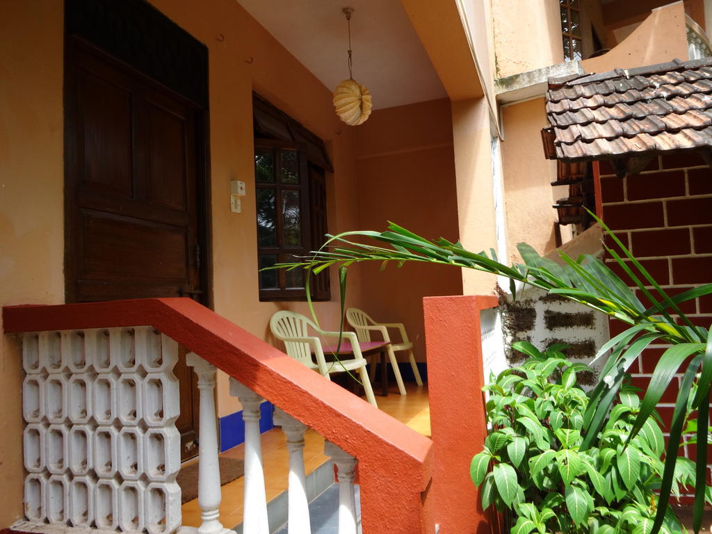 Pinto Guest House Candolim Rum bild