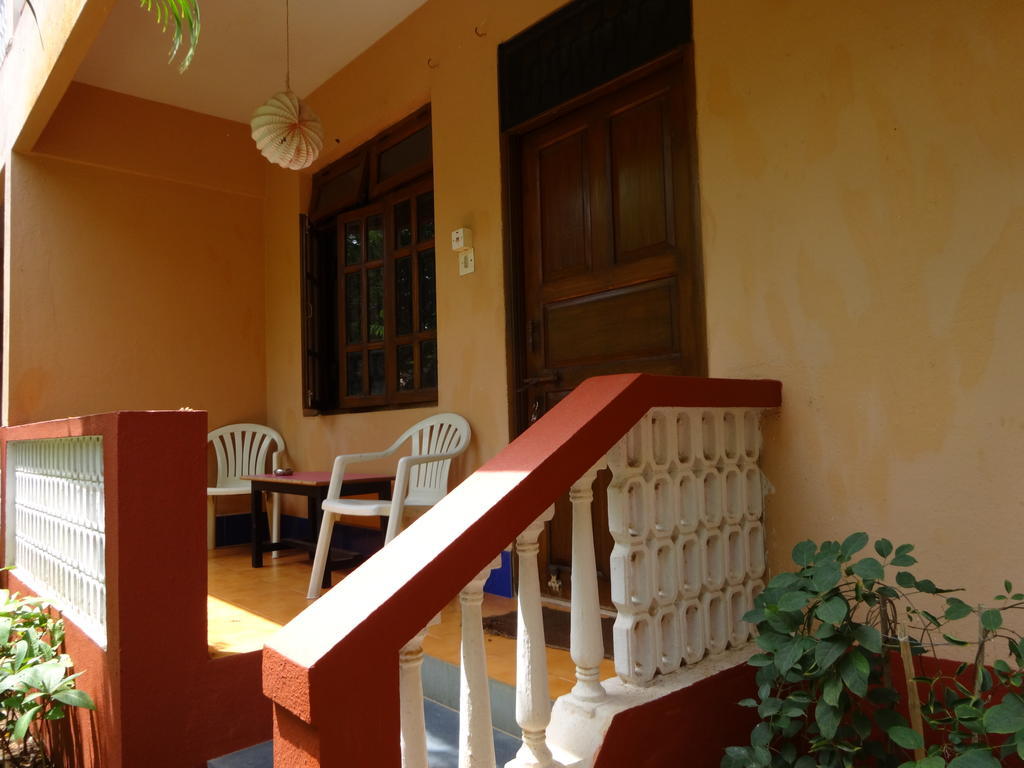Pinto Guest House Candolim Rum bild