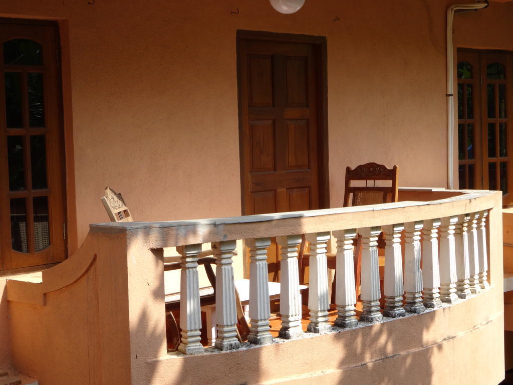 Pinto Guest House Candolim Rum bild