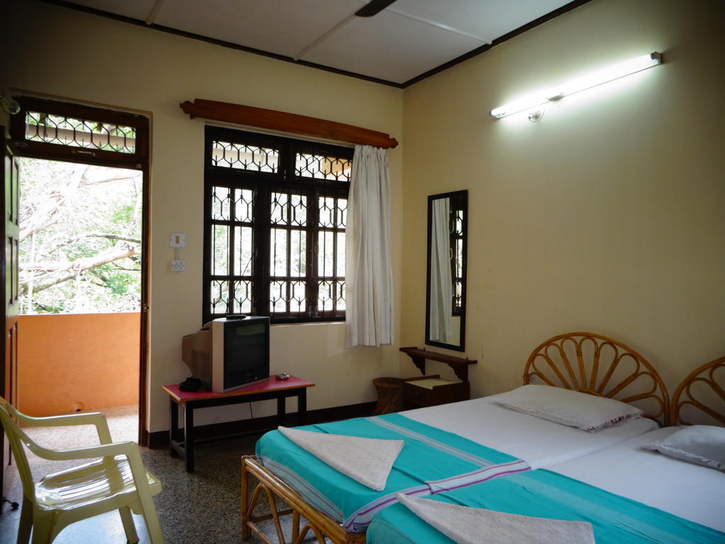Pinto Guest House Candolim Rum bild