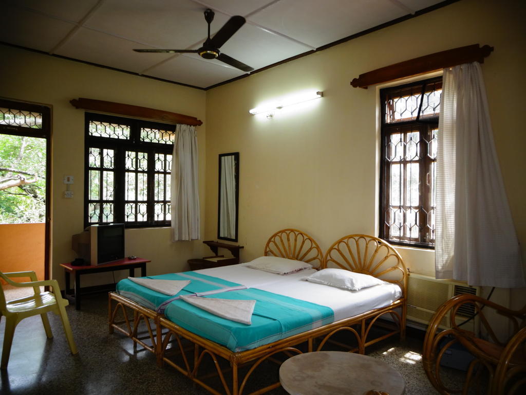 Pinto Guest House Candolim Rum bild