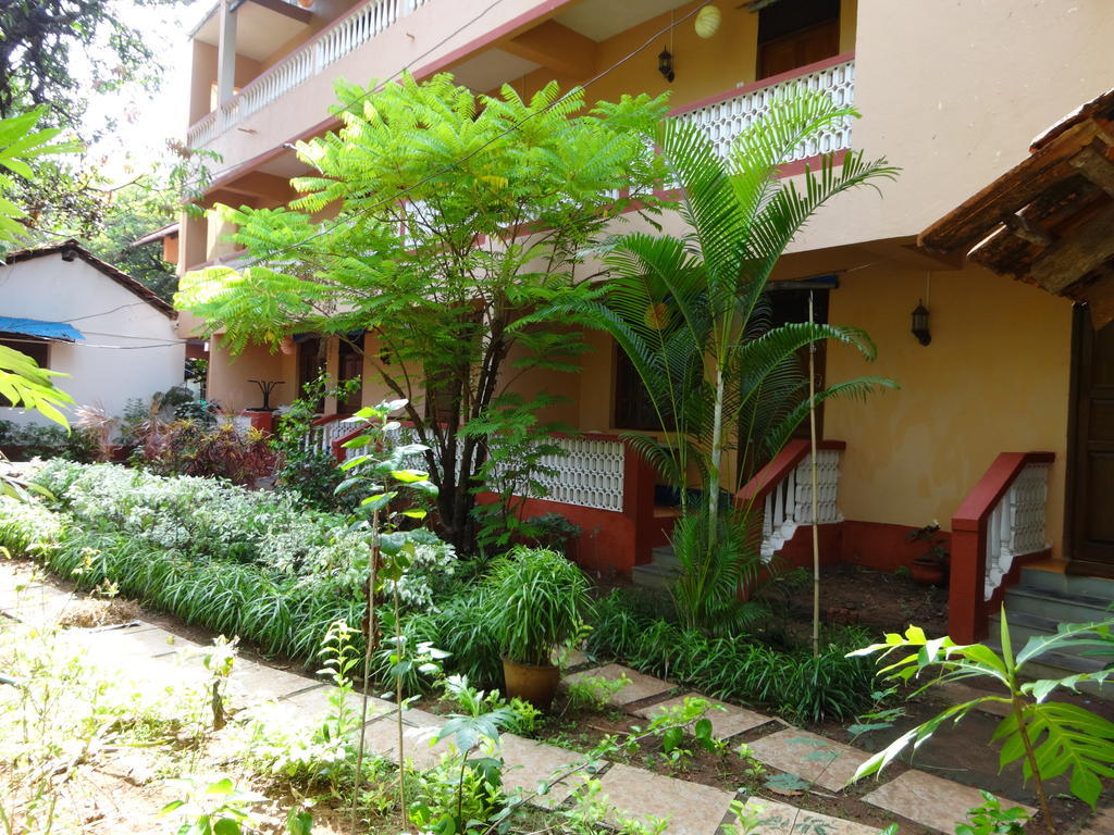 Pinto Guest House Candolim Exteriör bild