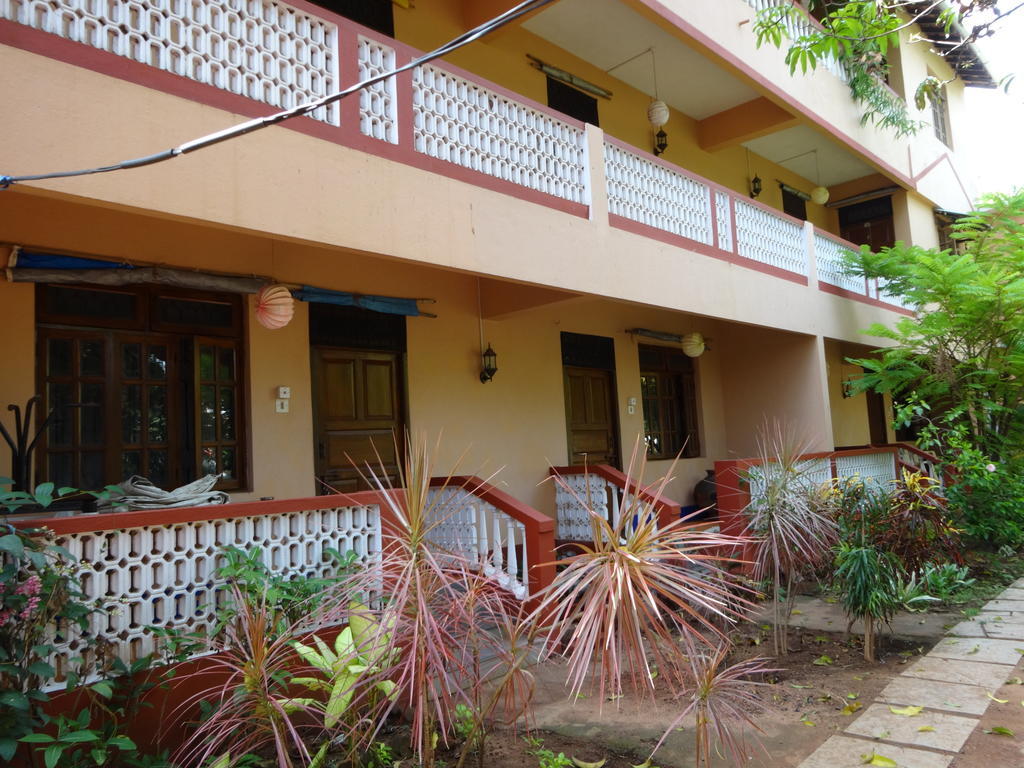 Pinto Guest House Candolim Exteriör bild